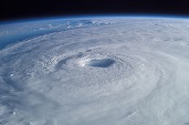 Google a creat un AI pentru prognoza furtunilor tropicale