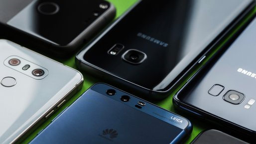 Piața smartphone-urilor a crescut ușor
