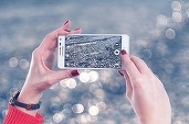 Cum activezi „Live Caption” ca să vezi subtitrări instant pentru orice clip pe Android