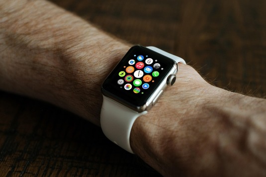 Cum împerechezi rapid un smartwatch Wear OS cu telefonul tău pe Android
