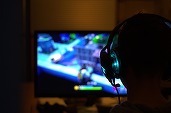 Cum să optimizezi setările de gaming pe un televizor smart cu HDMI 2.1a