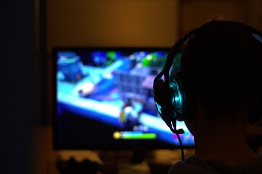 Cum să optimizezi setările de gaming pe un televizor smart cu HDMI 2.1a