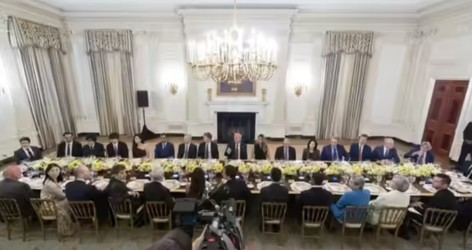 VIDEO Big Tech s-a grăbit cu laude către Trump, la cină. Zuckerberg, lângă el la masă, salvat de o întrebare incomodă