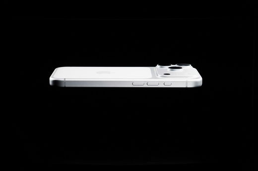 Apple extinde cu încă un an accesul la comunicarea gratuită prin satelit