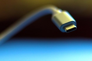 Ce se întâmplă dacă folosești un cablu USB ieftin cu Android Auto
