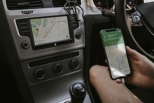 Cum descarci și folosești hărți offline în Google Maps pe Android Auto
