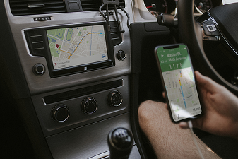 Cum descarci și folosești hărți offline în Google Maps pe Android Auto