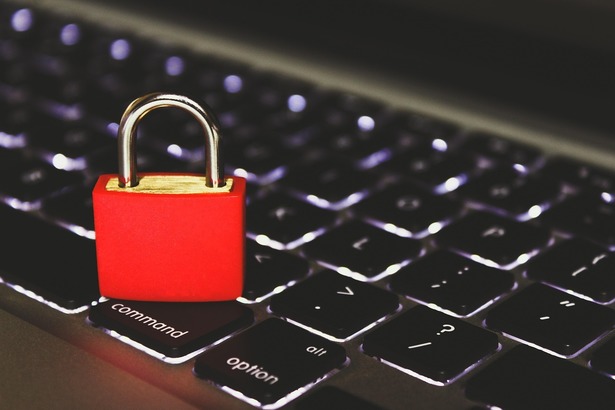 Accesarea site-urilor cu conținut sexual explicit doar cu identificare exactă a utilizatorilor - respinsă de senatori 