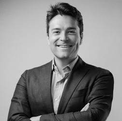 OpenAI angajează un expert în găuri negre