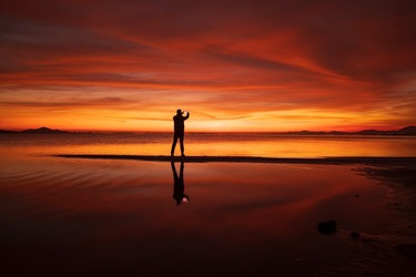 Cum faci să expui corect peisaje la răsărit și apus fără să arzi cerul