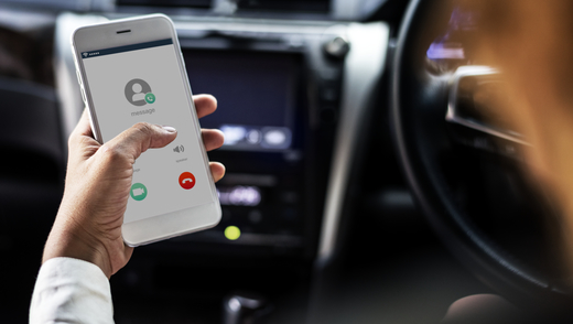 Cum conectezi două telefoane și alegi sursa pentru apeluri și muzică în Android Auto