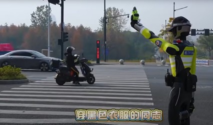 Un robot AI dirijează traficul în China VIDEO