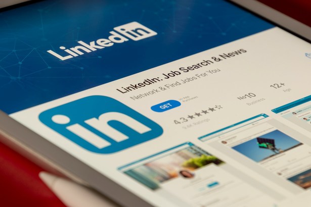 Cum schimbi parola pe LinkedIn și de ce merită să o faci periodic