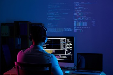 Tot mai multe companii obligă angajații să lucreze cu instrumente AI. Un startup poate răsturna o companie mare care nu folosește AI