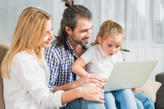 Google Family Link și conturile copiilor: cum le setezi corect și ce capcane de securitate apar cel mai des