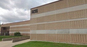 
Erorile AI fac victime: O bătrână din SUA a stat 6 luni în închisoare, după o recunoaștere facială greșită într-o fraudă bancară, și și-a pierdut casa, mașina și câinele