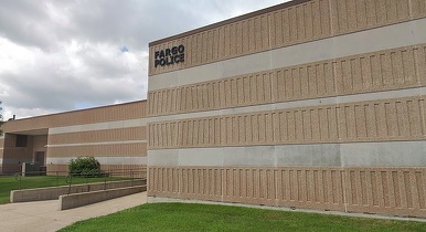 
Erorile AI fac victime: O bătrână din SUA a stat 6 luni în închisoare, după o recunoaștere facială greșită într-o fraudă bancară, și și-a pierdut casa, mașina și câinele