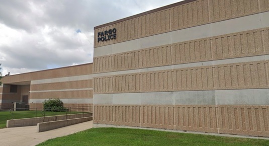 
Erorile AI fac victime: O bătrână din SUA a stat 6 luni în închisoare, după o recunoaștere facială greșită într-o fraudă bancară, și și-a pierdut casa, mașina și câinele