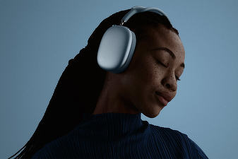 Apple a lansat căștile AirPods Max 2 - VIDEO