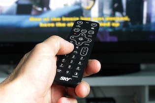 Cum alegi un stick sau box de streaming în 2026 și când merită față de aplicațiile din TV
