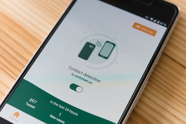 Cum detectezi și oprești urmărirea cu dispozitive Bluetooth: AirTag și trackere similare pe iPhone și Android