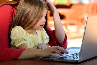O nouă ofensivă a UE pentru protejarea minorilor online