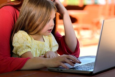 O nouă ofensivă a UE pentru protejarea minorilor online