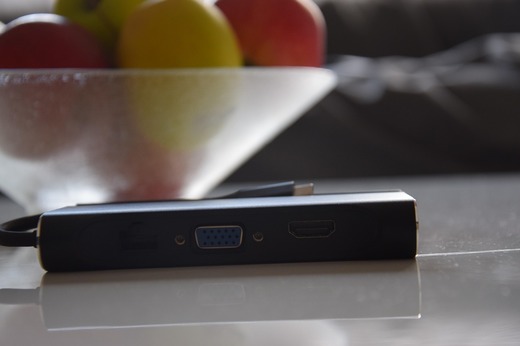 Docking station pentru laptop: când merită, ce porturi contează și ce incompatibilități apar