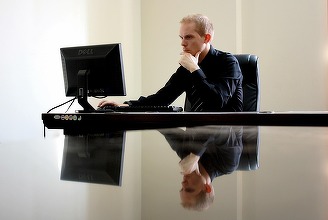 Cum alegi monitorul perfect pentru laptop sau desktop fără să te păcălească specificațiile