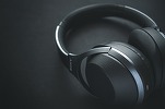 Căști de gaming wireless: la ce să fii atent ca să nu sacrifici sunetul pentru comoditate