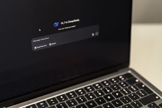 SUA avertizează aliații privind presupuse furturi de tehnologie AI de către companii chineze, inclusiv DeepSeek