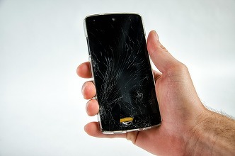 Folie de sticlă pentru smartphone: cum alegi una bună și de ce unele strică experiența tactilă