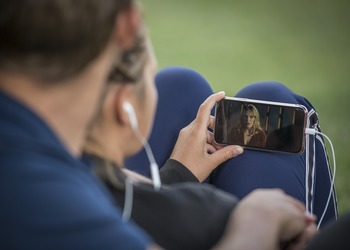 De ce se încălzește smartphone-ul la încărcare și când e normal să te îngrijorezi