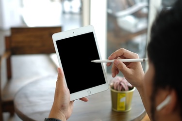 Apple Pencil, S Pen sau stylus third-party: ce diferențe contează cu adevărat