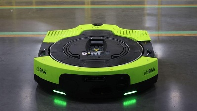 Amazon a creat un nou robot pentru depozitele companiei