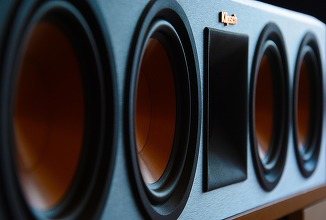 Cum configurezi sunetul pentru căști, soundbar sau home cinema