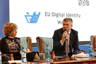 FOTO Veți folosi Portofelul European de Identitate Digitală: mai puține drumuri la ghișeu, mai puține hârtii, mai mult control asupra propriilor date - ministru