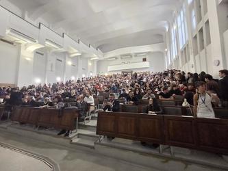 Ce nu învață studenții la facultate, dar pot afla din primul lor proiect real 