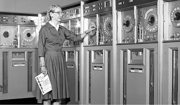 Cine a fost Grace Hopper, pioniera programării care a contribuit la apariția limbajului COBOL