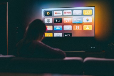 De ce nu primești sunet 5.1 sau Atmos de pe Netflix, Max, Disney+ sau Apple TV+
