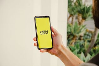 Cum să ai internet prin eSIM în străinătate și să scapi de surprizele roamingului