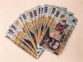 Cum faci rapid conversia în lei pentru produsele și serviciile din vacanță