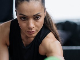 Cele mai utile gadgeturi pentru fitness în 2026: cum iei decizia de cumpărare fără să te încurci de marketing