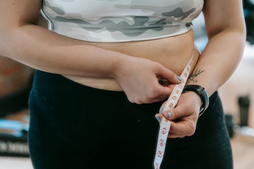 Cât de corect îți măsoară ceasul caloriile arse la sală și de ce rezultatele pot fi înșelătoare