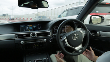 Toyota ar putea lansa până în 2020 primul model de serie cu sistem de conducere autonomă 