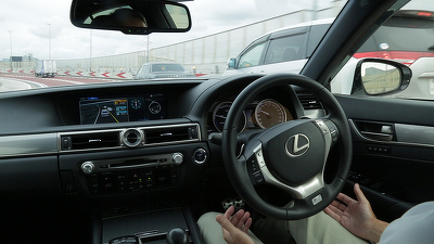 Toyota ar putea lansa până în 2020 primul model de serie cu sistem de conducere autonomă 