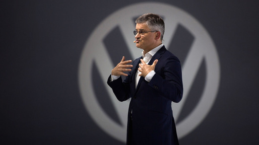 Șeful diviziei americane a Volkswagen își cere scuze pentru manipularea rezultatelor testelor de poluare