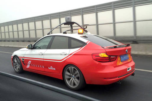 Cursa pentru mașini fără șofer se întețește: Baidu a testat pe șosele primul său vehicul autonom