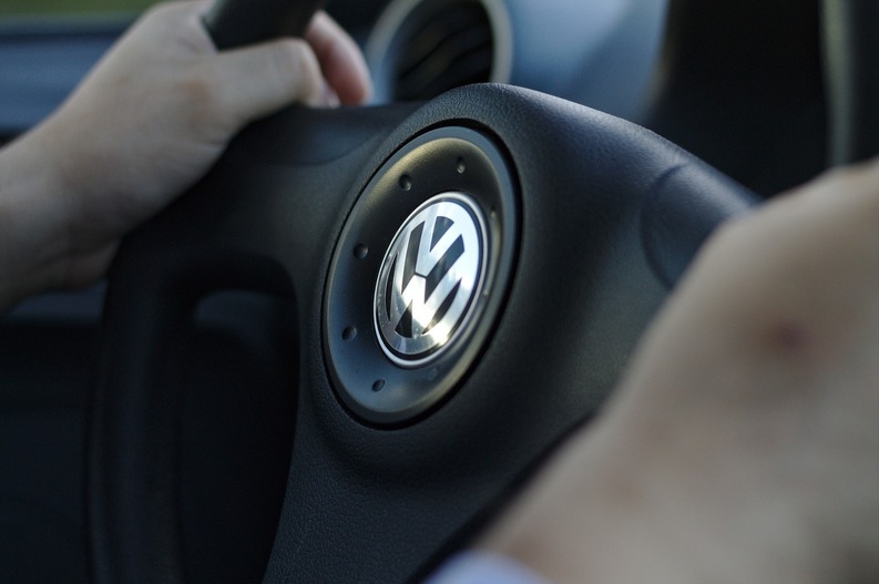 Volkswagen riscă o amendă de până la 80 de miliarde de dolari în SUA
