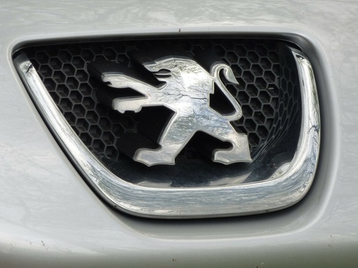 Costurile în scădere au readus Peugeot pe profit în 2015